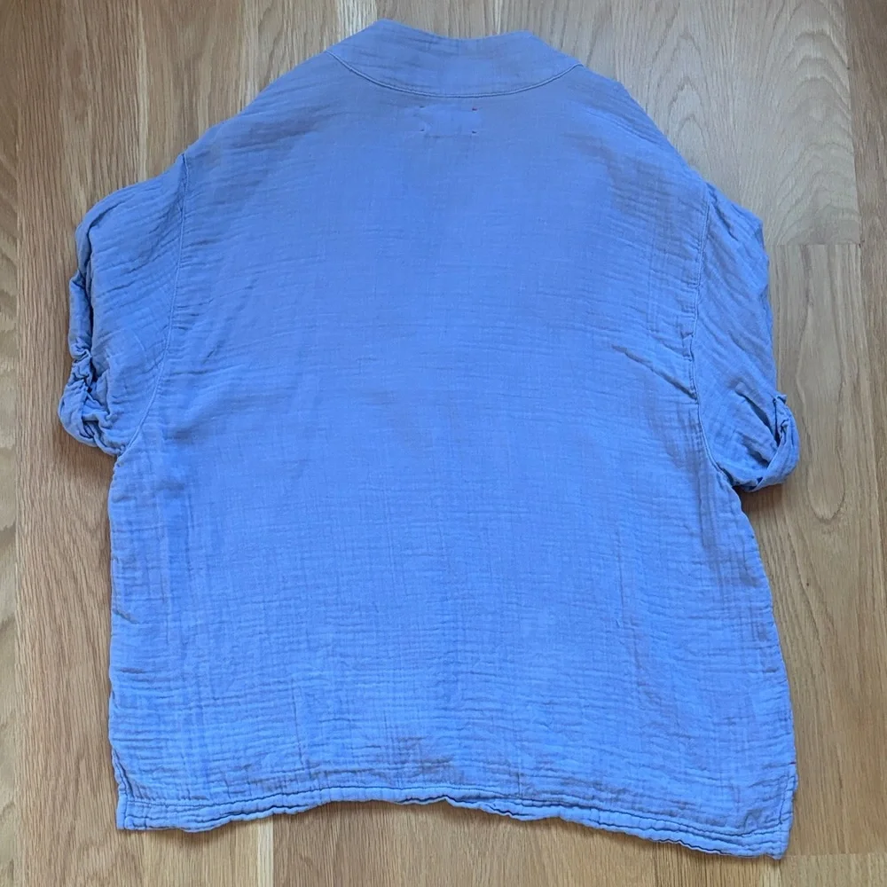 Xirena Avery V-Neck Shirt - Periwinkle - Picture 5 of 7